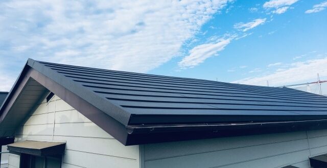 屋根材 ガルバリウム鋼板のリフォーム費用・耐用年数を解説