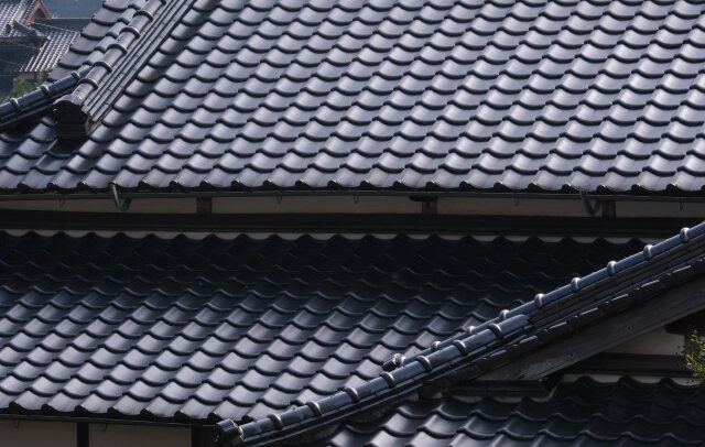 瓦屋根？スレート屋根？それとも金属屋根？耐用年数から重さ、コストまで。屋根材別徹底比較！
